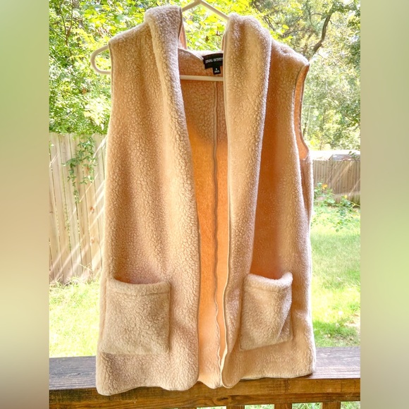 Zenana Outfitters Beige Faux Fur Open Vest with Pockets and Hood for Women - Picture 1 of 16